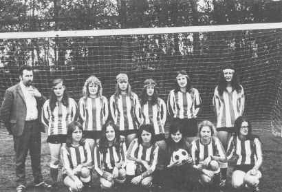 Het dames elftal van Sportclub 1971